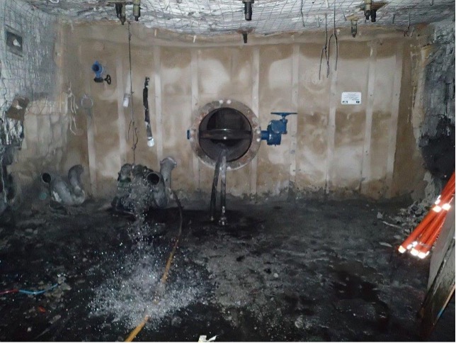 Tahmoor 120 Psi Seal prior to sealing showing water issue that had to be overcome issuing from the 6” water standpipe. Tahmoor 120 Psi Seal prior to sealing showing water issue that had to be overcome issuing from the 6” water standpipe.